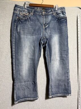 Love Indigo Women's Faded Blue Cropped Jeans with Embroidered Pocket